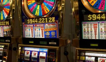 What were the most popular slots in December 2017?