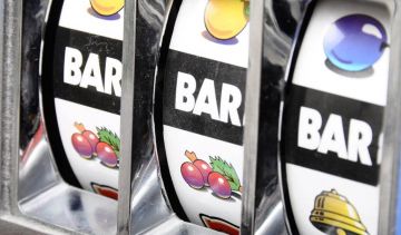 What are some of the differences between slot machines?